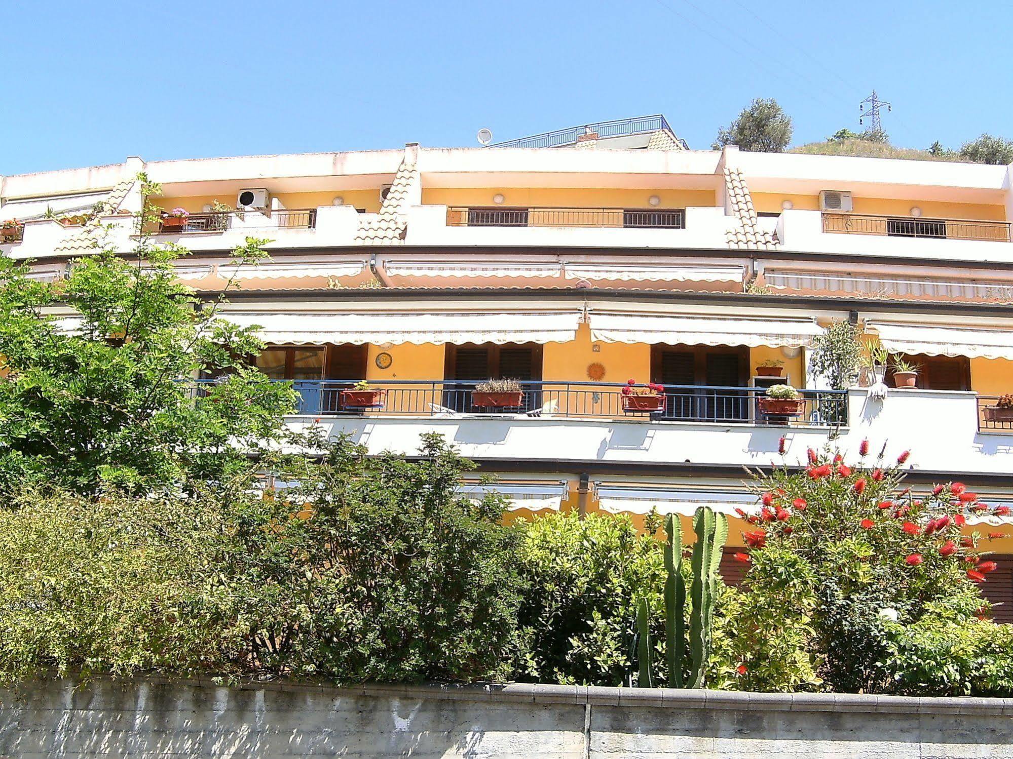 Casa Vacanza Da Rosa Letojanni Exterior photo